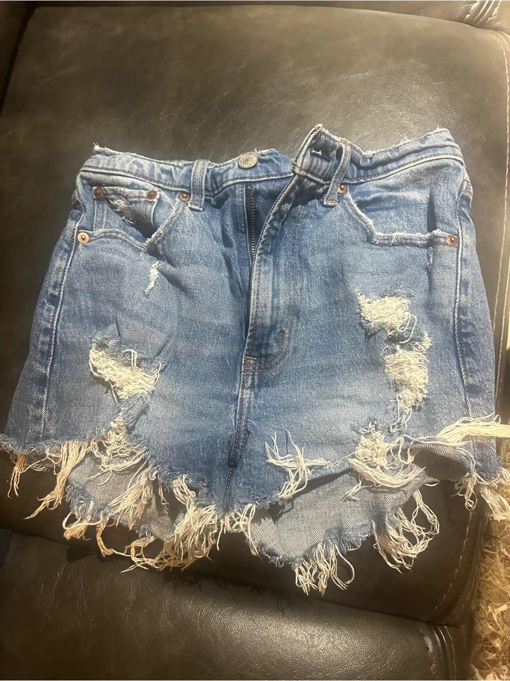 Abercrombie & Fitch The Mom Short High Rise Distressed Denim Shorts Size - Picture 3 of 4